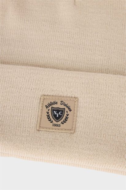 Man Woven Labeled Knit Beanie