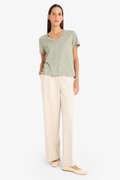 Regular Fıt V Yaka Basıc Düz Kısa Kollu Tişört