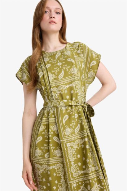 فستان ميدي نص كم بحزام بقصة A بياقة مدورة