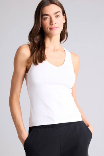 اندر شيرت وياقة V