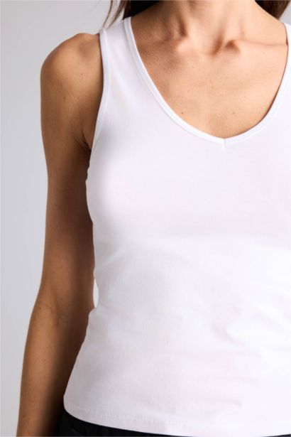 اندر شيرت وياقة V