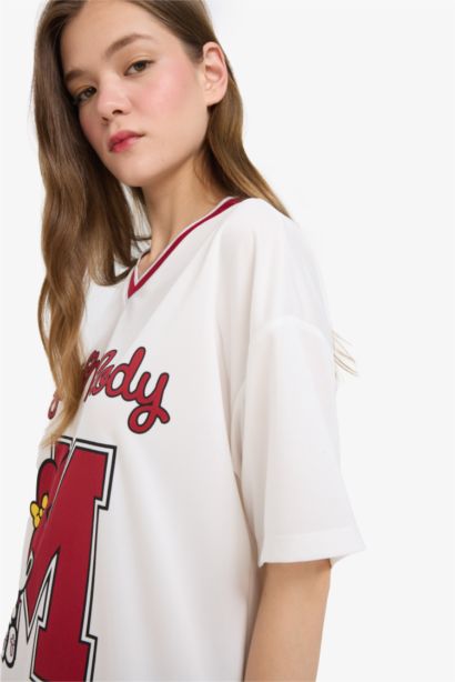 تيشيرت نص ردن اوفر سايز بياخة V من هيلو كيتي