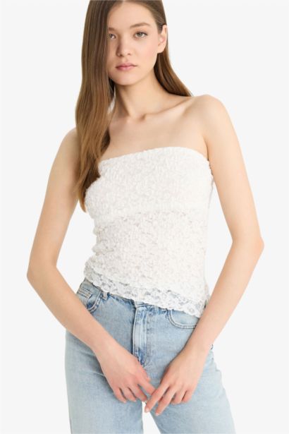 Slim Fit Lace Strapless Tank Top