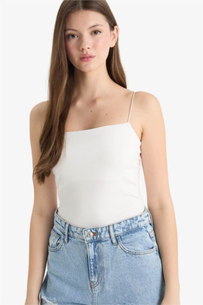 Fitted Kare Yaka Basic Düz Askılı Beyaz Atlet