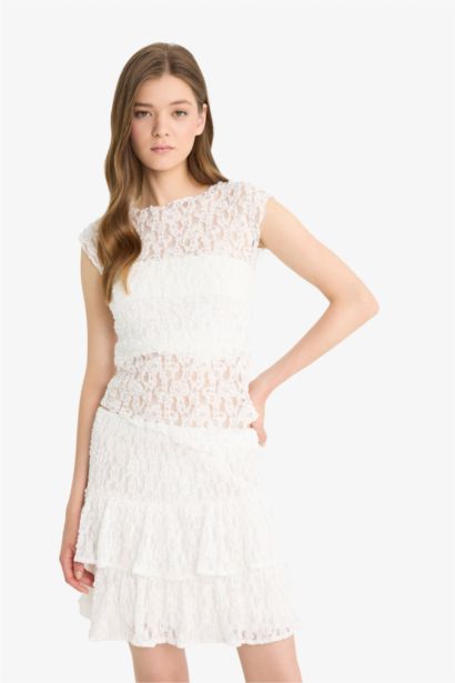 Fitted Yuvarlak Yaka Dantel Kısa Kollu Bluz