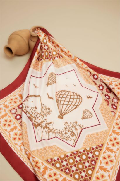 Kadın Kapadokya Temalı Fular