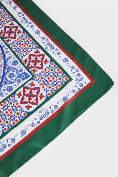 Woman Foulard