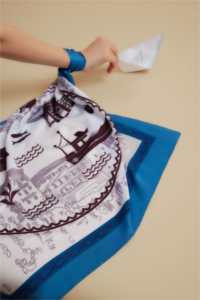 Kadın Trabzon Temalı Fular