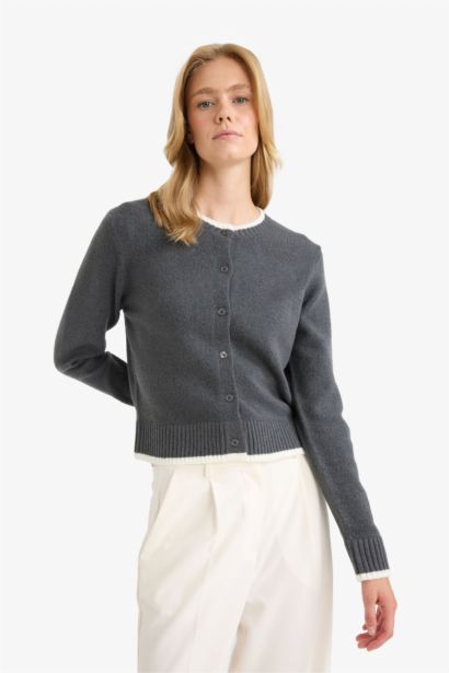 Трикотажный кардиган с круглым вырезом, свободного кроя