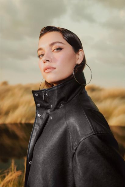 Afra x DeFacto Dad Fit Fermuarlı Suni Deri Mont