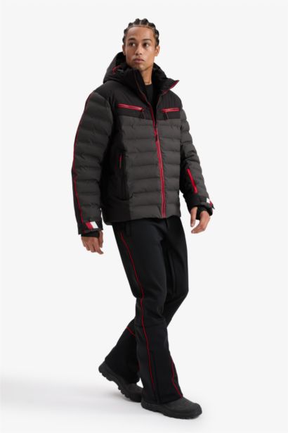 بنطرون تزلج منسوج قصة عادية برجل عادي