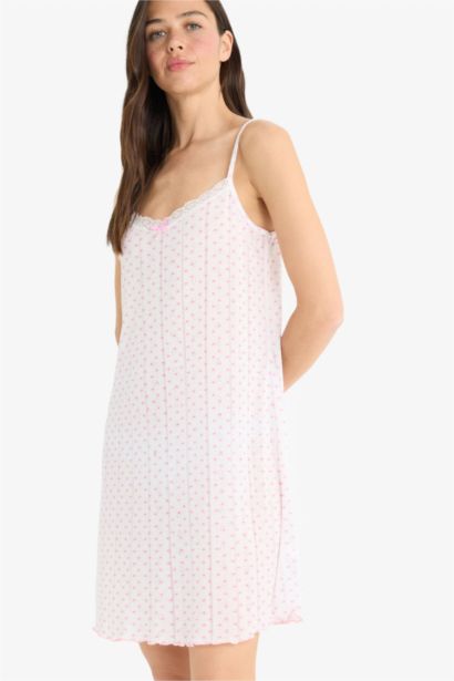 فستان بحمالات وقصة عادية من Fall in Love