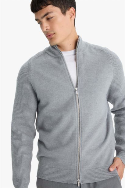 سترة تريكو قصة عادية برقبة عالية