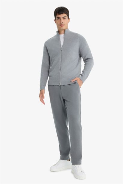 سترة تريكو قصة عادية برقبة عالية