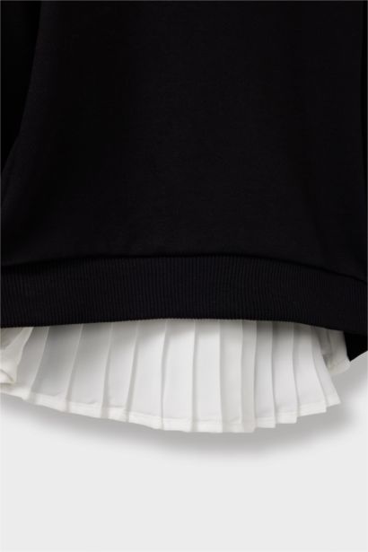 سويت شيرت بناتي بطبعة شعار قصة عادية ببطانة ناعمة