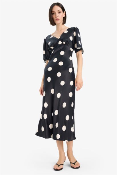 V Yaka Saten Puantiyeli Kısa Kollu Midi Elbise