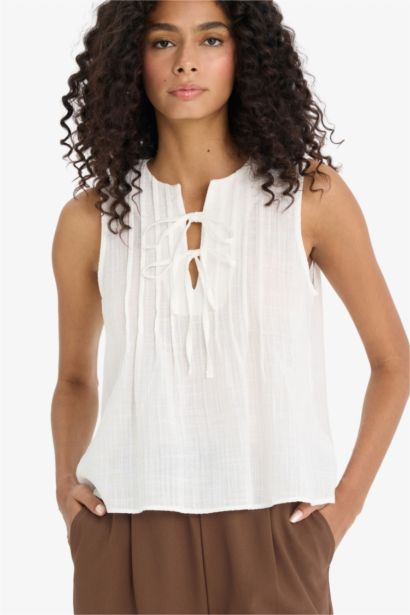 Regular Fit Crew Neck Sleeveless Blouse