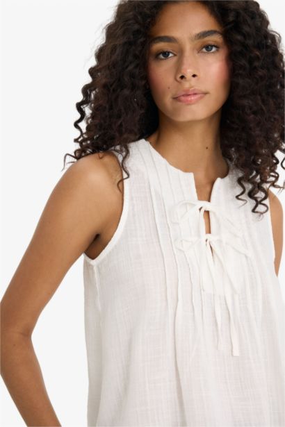 Regular Fit Crew Neck Sleeveless Blouse