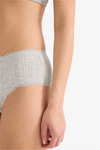 كلوت قصير بزخارف دانتيل