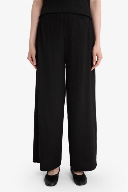 Flexible Waist Straight Leg Crepe Capri Trousers