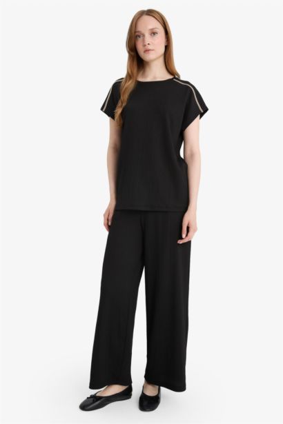 Flexible Waist Straight Leg Crepe Capri Trousers