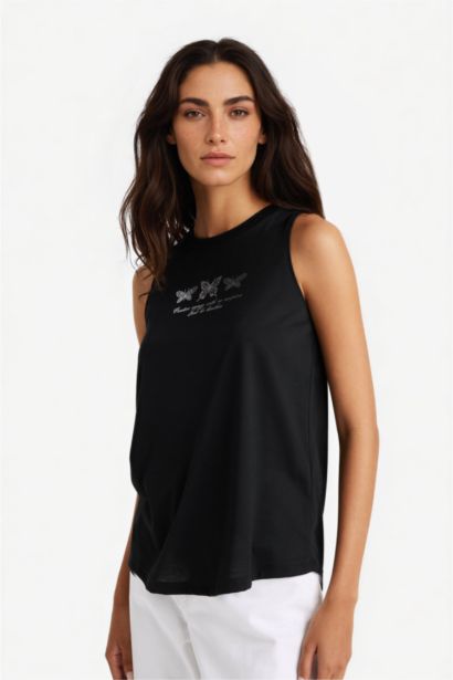 تيشيرت كت قصة مريحة وطبعة شعار