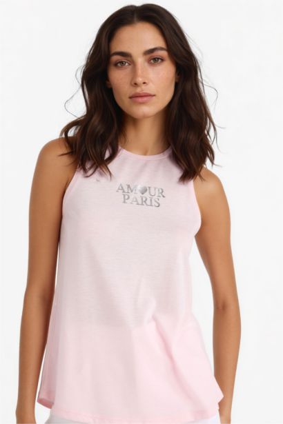 تيشيرت كت قصة مريحة وطبعة شعار