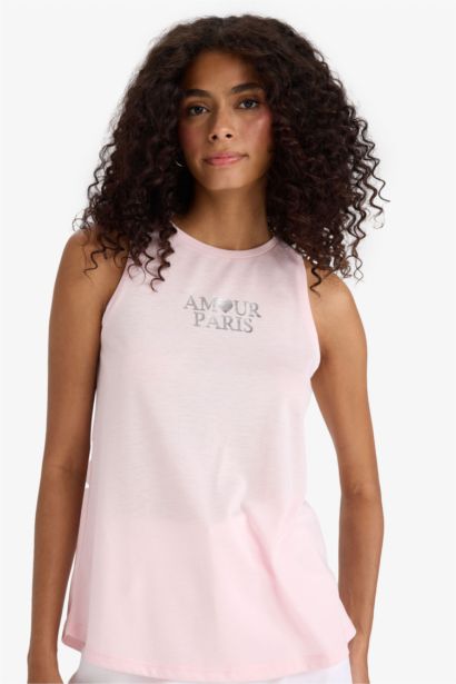 تيشيرت كت قصة مريحة وطبعة شعار