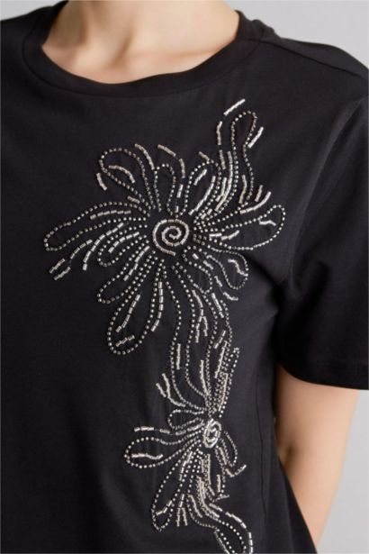 تيشيرت نص ردن مطرز قصة عادية وياخة مستديرة