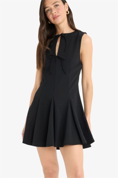 Bisiklet Yaka Pİleli Krep Kolsuz Mini Yazlık Elbise