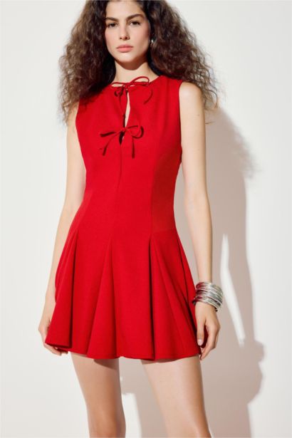 Bisiklet Yaka Pİleli Krep Kolsuz Mini Kırmızı Yazlık Elbise