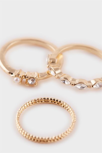 Woman 6 Piece Golden Rings With Stones