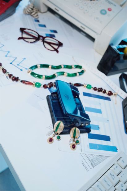 Woman Stone Gold Earrings