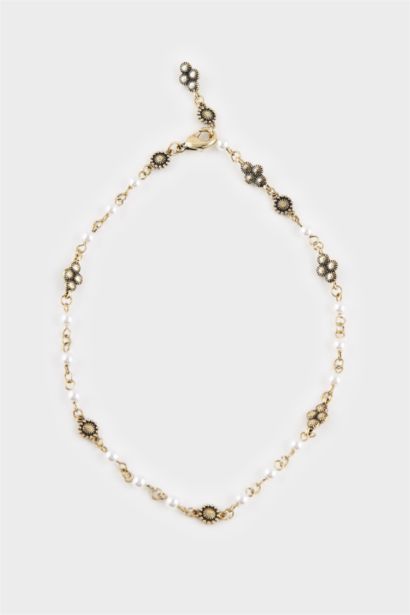 Woman Golden Necklace With Pearl Details