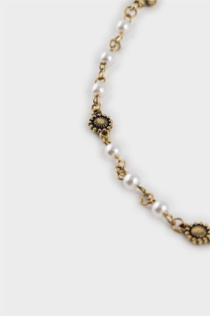 Woman Golden Necklace With Pearl Details