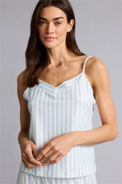 بلوزة مخططة قصة عادية بياقة V