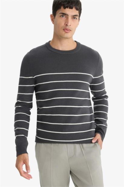 Standard Fit Crew Neck Knitwear Pullover