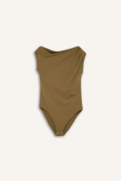 Облегающая асимметричная блуза.