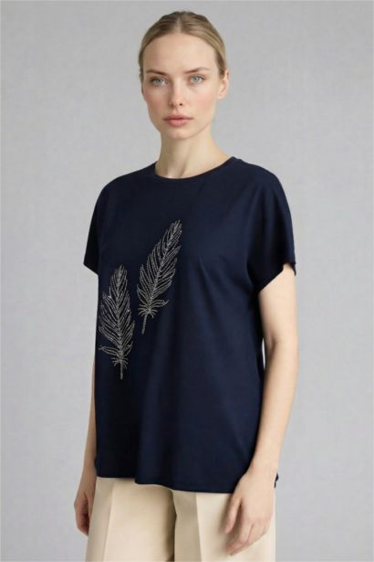 Футболка с круглым вырезом коротким рукавом и принтом из камней