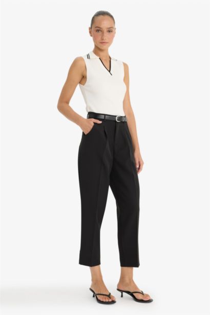 Carrot Fit Regular Hem Pocket Detailed Gabardine Trousers