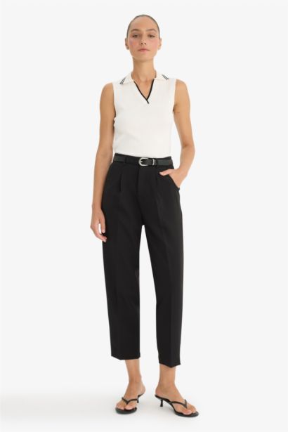 Carrot Fit Regular Hem Pocket Detailed Gabardine Trousers