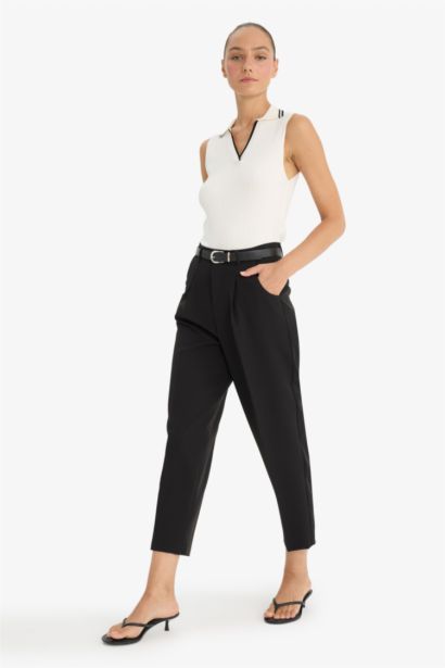 Carrot Fit Regular Hem Pocket Detailed Gabardine Trousers