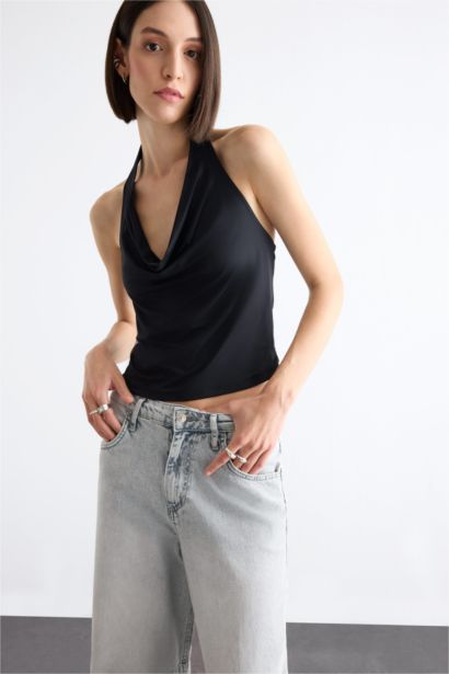 بلوزة اسود بياخة V ورباط من الياخة