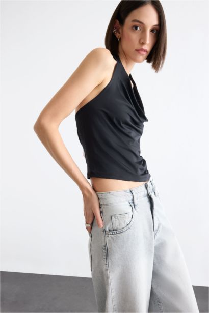 بلوزة اسود بياخة V ورباط من الياخة