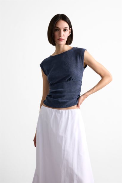 بلوزة كت سادة بياخة مدورة