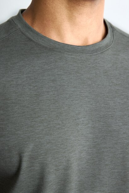 Standard Fit Crew Neck Short Sleeve T-Shirt