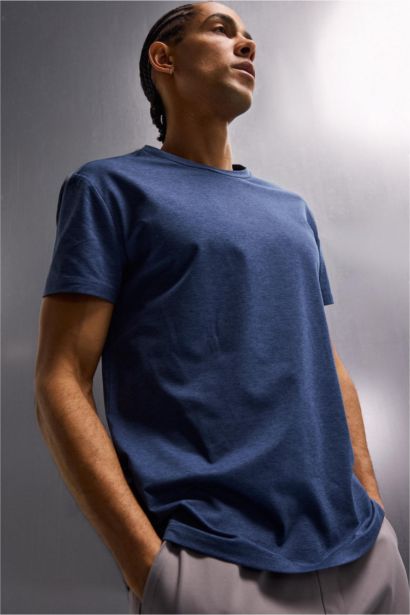 تيشيرت رياضة نص كم برقبة مستديرة