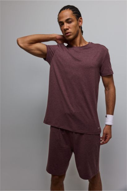 تيشيرت رياضي نص كم قصة عادية برقبة مستديرة