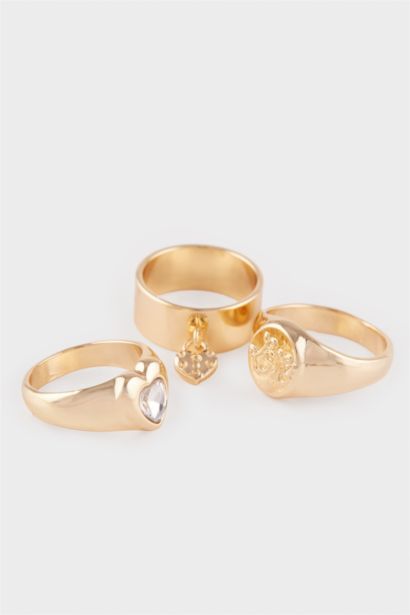 Woman 5 Piece Gold Rings