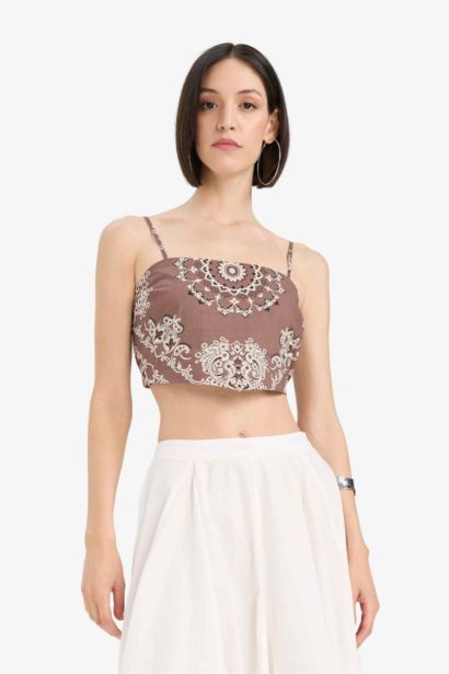 بلوزة بحمالات وياقة مربعة من Afra x DeFacto